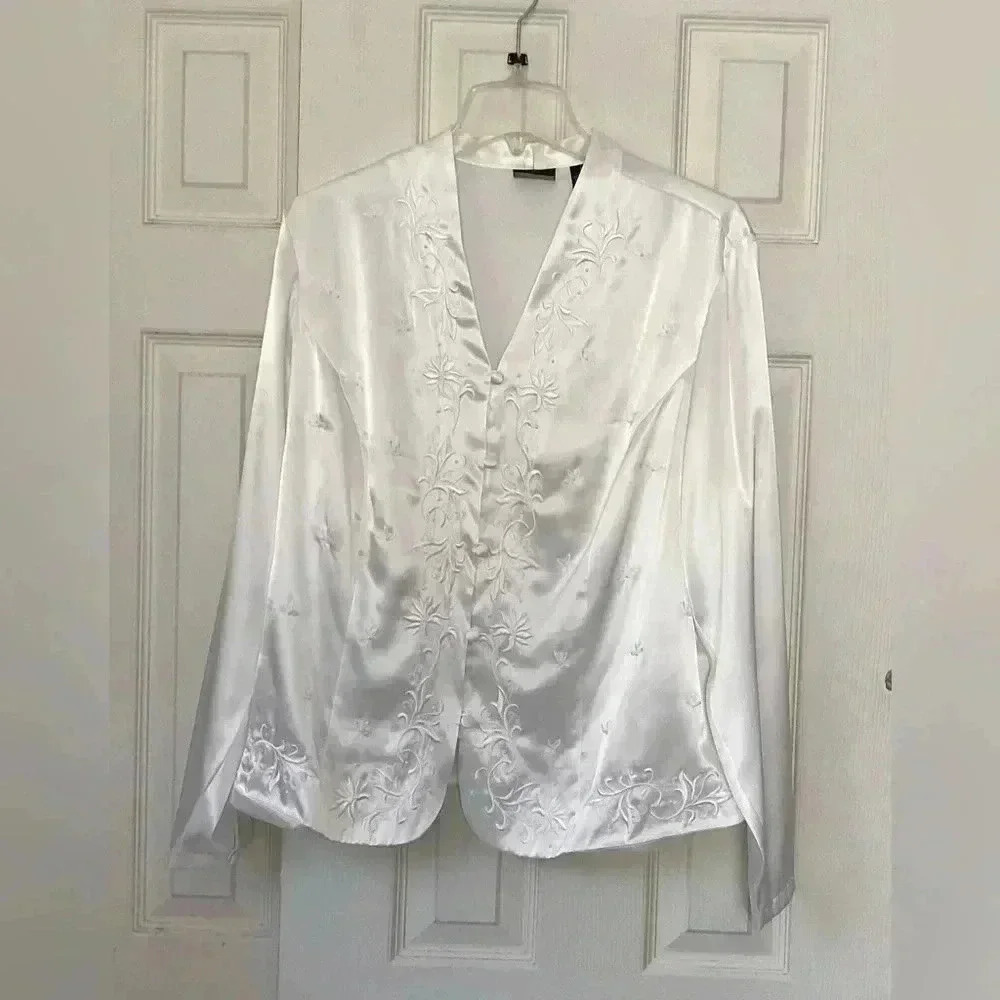 Laura Scott Women's White Button Up Long Sleeve Embroidered Floral Top Size 18W - Picture 4 of 8